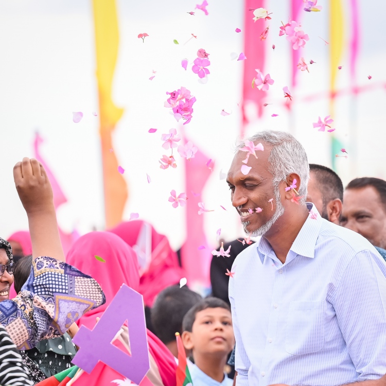 މުއިއްޒު ދެއްކެވީ މަޝްރޫއުތައް ނުހިނގާ ކަމުގެ ހެކި