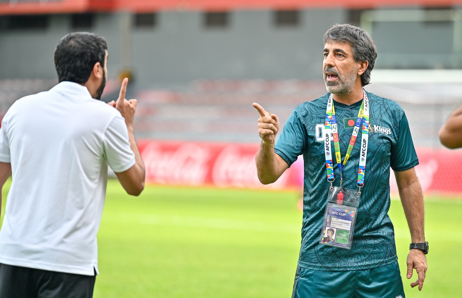 ބަށުންދަރާ ކިންގްސްގެ ކޯޗު އޮސްކާ ބުރުޒޮން ބަރޭރަސް: އޭނާ ބުނީ ލަނޑު ޖެހުގެ ޓްރޭނިންތަކަށް އިތުރަސް ސަމާލުކަން ދޭން ޖެހޭ ކަމަށް --- ފޮޓޯ: ފަޔާޒު މޫސާ | މިހާރު