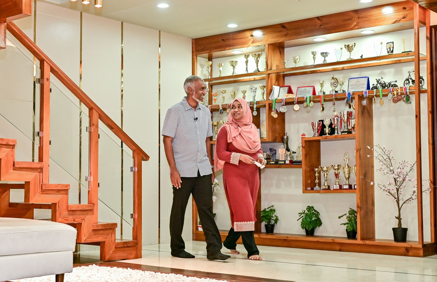 ރައީސް ޑރ. މުއިއްޒާ އެކު ސާޖިދާ: އެމްއެފްޑީއޭގައި ސާޖިދާ މަސައްކަތް ކުރުން ހުއްޓުވަން މަޖިލީހަށް ވަނީ ކުއްލި މައްސަލައެއް ހުށަހަޅާފައި.