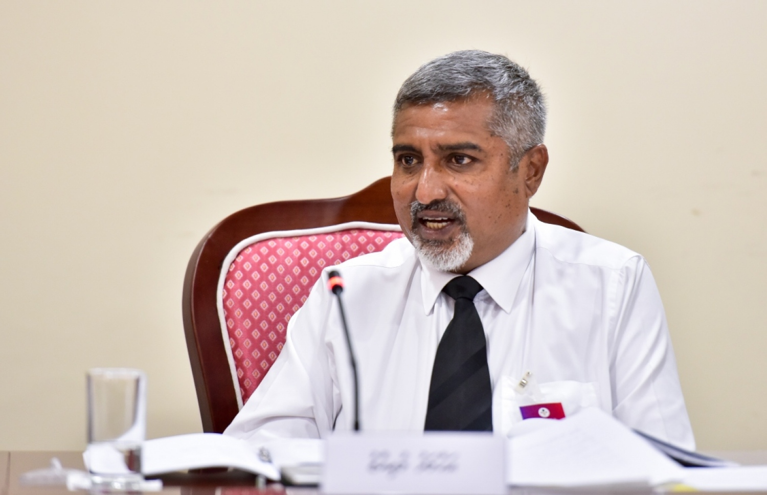 ކުރީގެ ޕްރޮސިކިއުޓަ ޖެނެރަލް އަހްމަދު މުއިއްޒު: މަޖިލީހުގެ ގަރާރުގެ ދަށުން ނަގާ ފެންނަ ނުފެންނަ ވޯޓަކުން ގާނޫނީ ނަތީޖާއެއް ނުނުކުންނާނެ ކަމަށް ވިދާޅުވި.