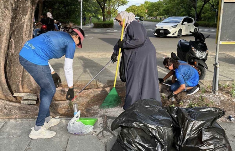 މެޕްސް ކޮލެޖުން ސާފުކުރުމުގެ ހަރަކާތެއް ބާއްވައިފި