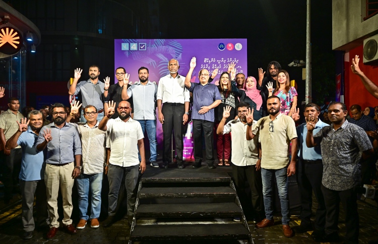 ޖިހާދާއެކު ޖޭޕީގެ ބައެއް އިސްވެރިން މުއިއްޒުގެ ފަހަތަށް