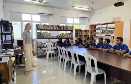 Dr. Katrina Himpson  giving a workshop on marine ecosystems of Maldives to students of Baa atoll schools -- Photo: Fathimath Shana