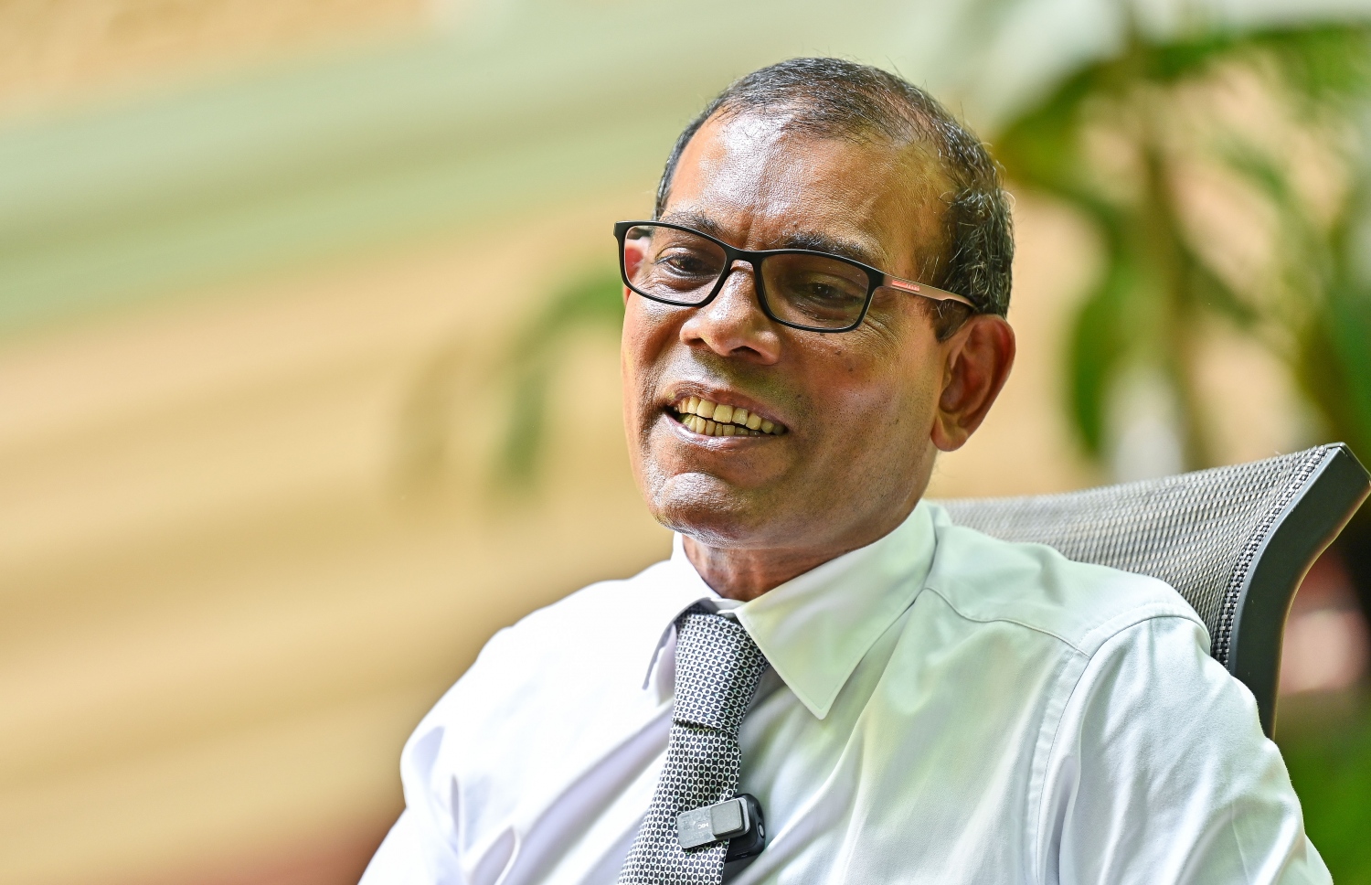 މަޖިލީހުގެ ރައީސް އަދި ކުރީގެ ރައީސް މުހައްމަދު ނަޝީދު މީގެ ކުރިން "މިހާރު" އަށް ދެއްވި އިންޓިވިއުއެއްގެ ތެރެއިން: އެ މަނިކުފާނު މަޖިލީހުގެ ރައީސް ކަމުން ވަކި ކުރަން ހުށަހަޅާފައިވާ އިތުބާރު ނެތް ކަމުގެ ގަރާރު ވަނީ ހުއްޓިފައި. --ފޮޓޯ: ފަޔާޒް މޫސާ | މިހާރު