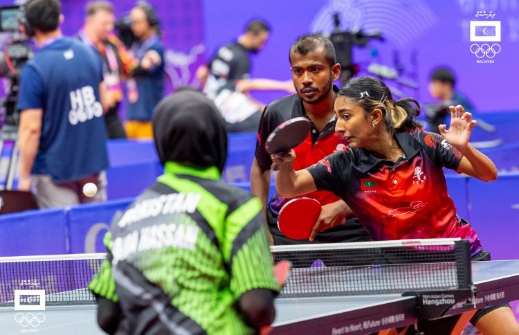 ރަފާ އާއި މުންސިފް ކުރިއަށް، ސްވިމިންގެ 4 ރެކޯޑެއް