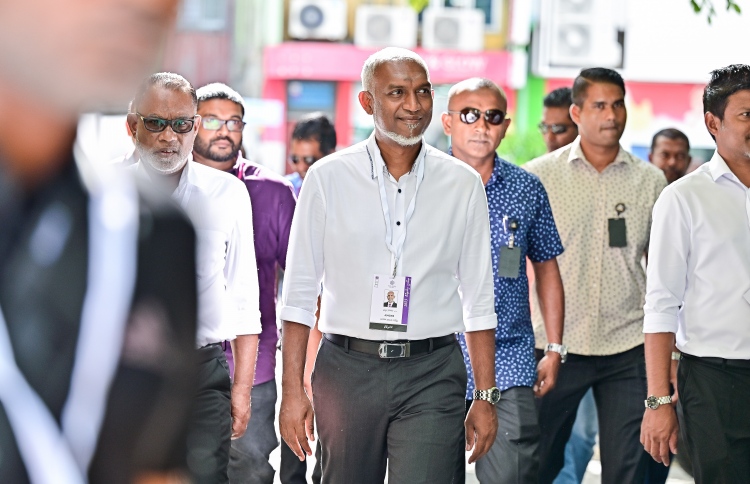 މުއިއްޒު އެދިވަޑައިގަތީ ގިނަ މީހުން ވޯޓު ލާން