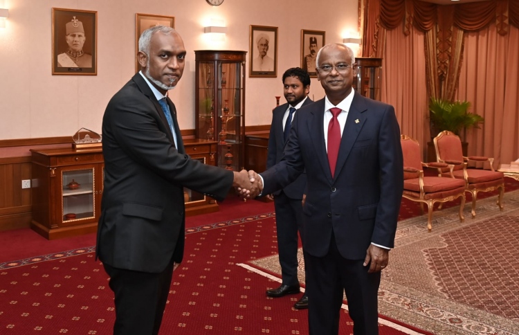 ރައީސާއި އިންތިހާބީ ރައީސް މުއިއްޒު ބައްދަލުކުރައްވައިފި