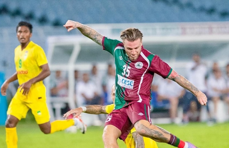 ނޮޓިންހަމްގެ ކުރީގެ ފޯވާޑް އެހީވެ މާޒިޔާ ބަލިކޮށްފި