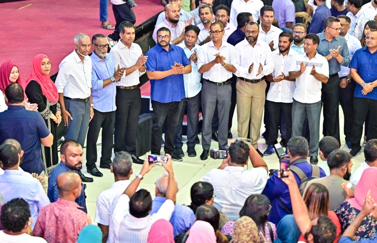 "ފުރަތަމަ ދުވަހުން ފެށިގެން ބާރަށް ސަރުކާރު ހިނގާނެ"