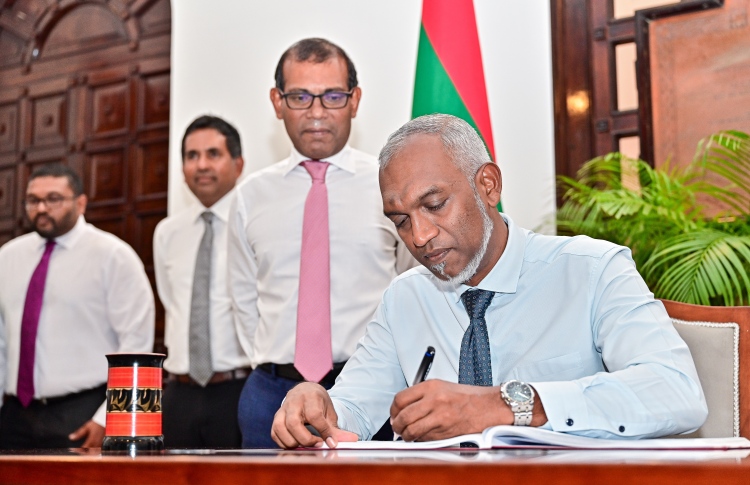 ހުވާކުރާ ރަސްމިއްޔާތު އެދުނު ގޮތަށް ގެންދާނަން: ނަޝީދު