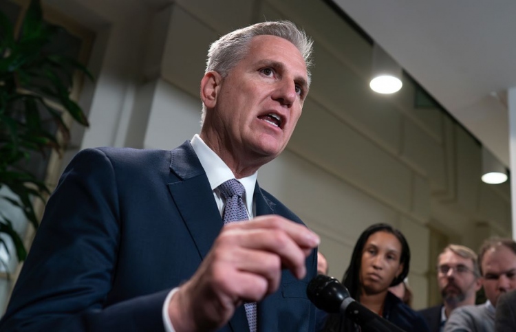 އެމެރިކާގެ މަޖިލީހުގެ ރައީސް މަގާމުން ދުރުކުރަނީ