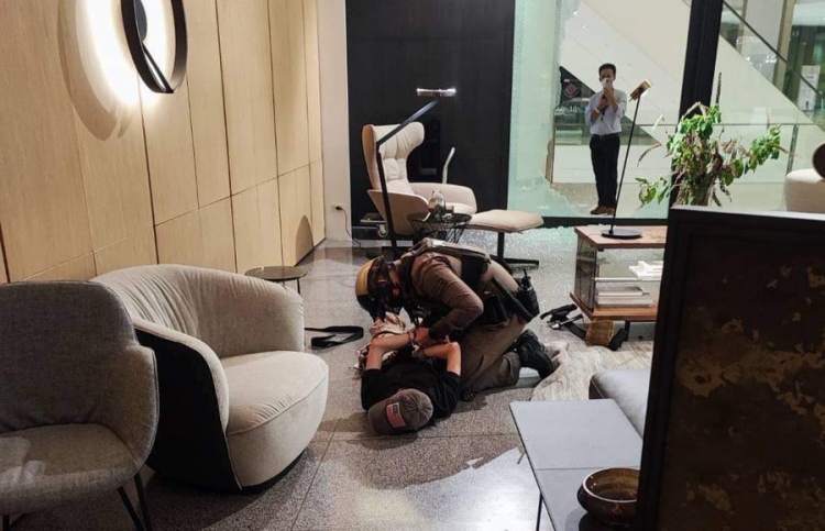 ސިއާމް ޕެރެގޯން މޯލްގައި ބަޑިޖަހައި 3 މީހުން މަރު