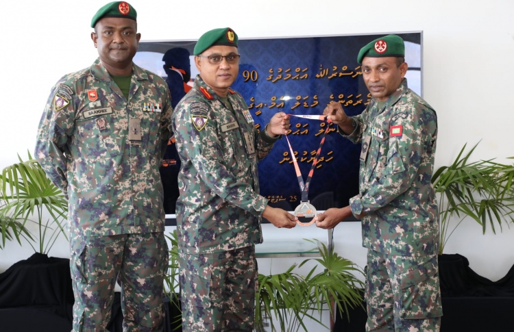 ނަސްރު 90ވަނަ މެރަތަންގެ މެޑަލް މިލްޓަރީ ކޮމާންޑަރަށް