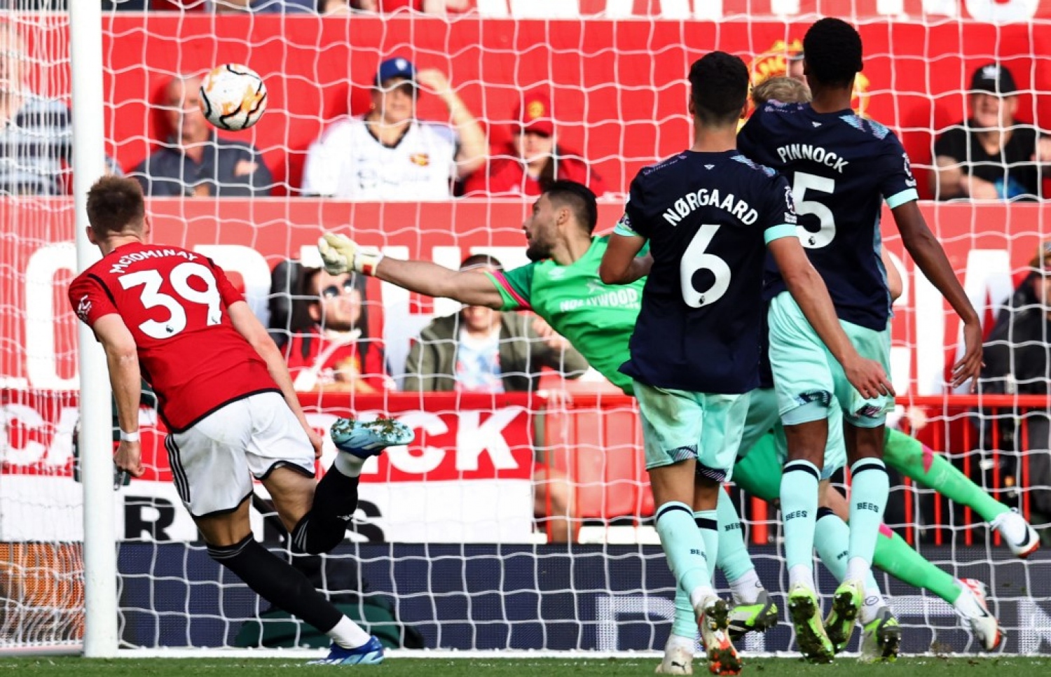 މެކްޓޮމިނޭ، ޔުނައިޓެޑަށް ތިން ޕޮއިންޓް ކަށަވަރު ކޮށްދިން ގޯލު ޖަހަނީ.-- ފޮޓޯ: އޭއެފްޕީ