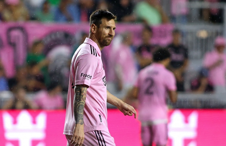 މެސީ އެނބުރި އަޔަސް މަޔާމީ ސަލާމަތެއް ނުވި