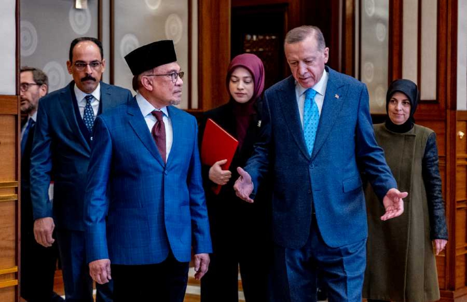 ތުރުކީގެ ރައީސް ރަޖަބް ތޮއްޔިބް އުރުދުޣާން (ކ) އާއި މެލޭޝިއާގެ ބޮޑުވަޒީރު އަންވަރު އިބްރާހިމް: ދެ ލީޑަރުން ވެސް ވަނީ ގާޒާގެ ހާލަތާ މެދު ކަންބޮޑުވުން ފާޅުކޮށްފަ