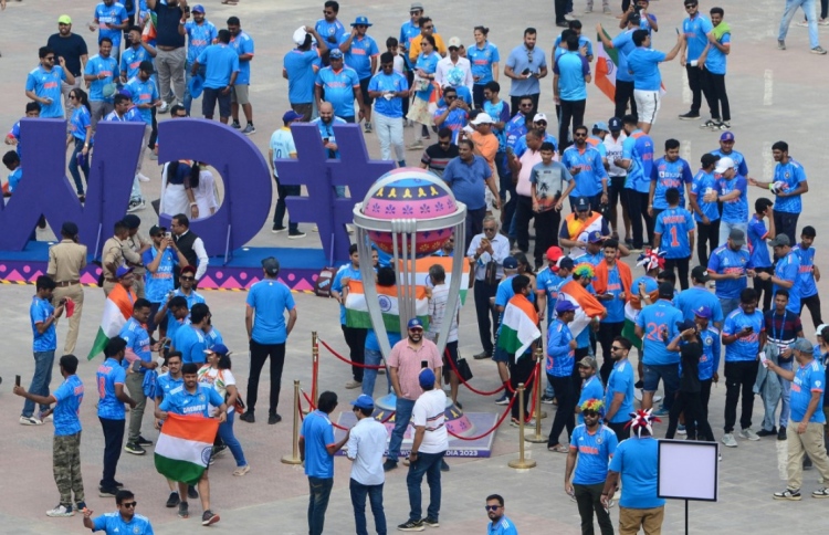 މެޗުގެ ކުރިން ސަޕޯޓަރުން ނިދީ ހޮސްޕިޓަލްތަކުގައި