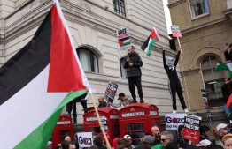 People gather with placards and Palestinian flags to take part in a 'March For Palestine', part of a pro-Palestinian national demonstration, in London on October 14, 2023, organised by Palestine Solidarity Campaign, Friends of Al-Aqsa, Stop the War Coalition, Muslim Association of Britain, Palestinian Forum in Britain and CND. British Prime Minister Rishi Sunak called on Israel Friday to take "every possible precaution to protect civilians" in its response to last weekend's deadly attack by Hamas. -- Photo: Adrian Dennis / AFP