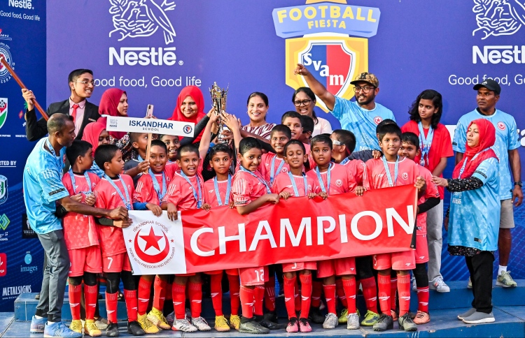 ދެ ގްރޭޑްގެ ޗެމްޕިއަންކަން ވެސް އިސްކަންދަރު ސްކޫލަށް