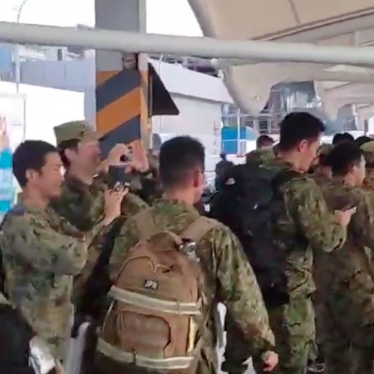 އެއާޕޯޓުގައި ތިބީ ޓްރާންސިޓަކަށް އައި ޖަޕާނުގެ ސިފައިން