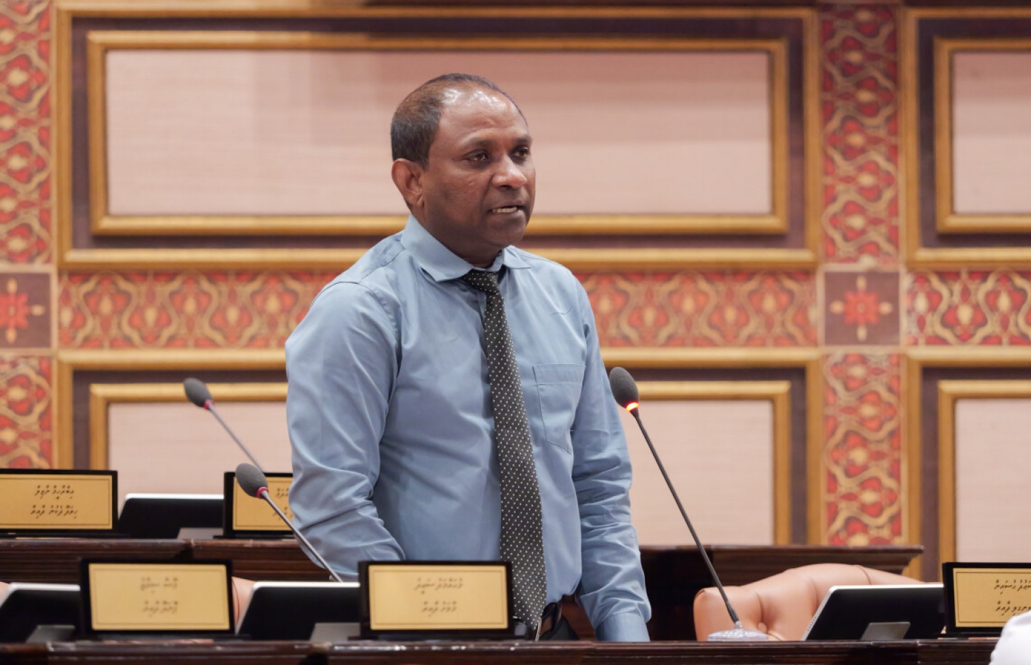 މަޖިލީހުގެ ޖަލްސާއެއްގައި ވިލިނގިލި ދާއިރާގެ މެމްބަރު ސައުދު ހުސެއިން ވާހަކަ ދައްކަވަނީ. --ފޮޓޯ: މަޖިލީހުގެ އިދާރާ