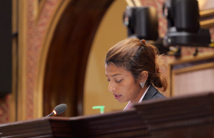 އީވާގެ އިތުބާރު ނެތް މައްސަލަ އާދީއްތަ ދުވަހު