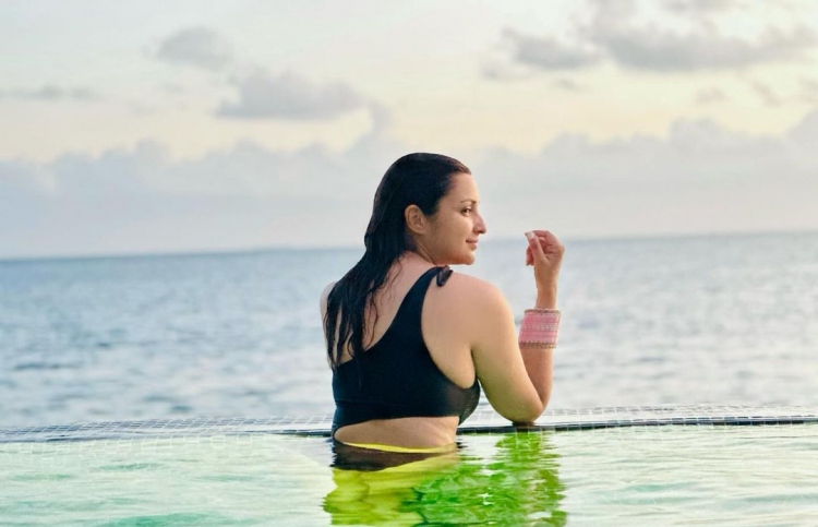 ޕަރިނީތީ ހަނީމޫނަށް ނުގޮސް ރާއްޖެ އަތުވެއްޖެ