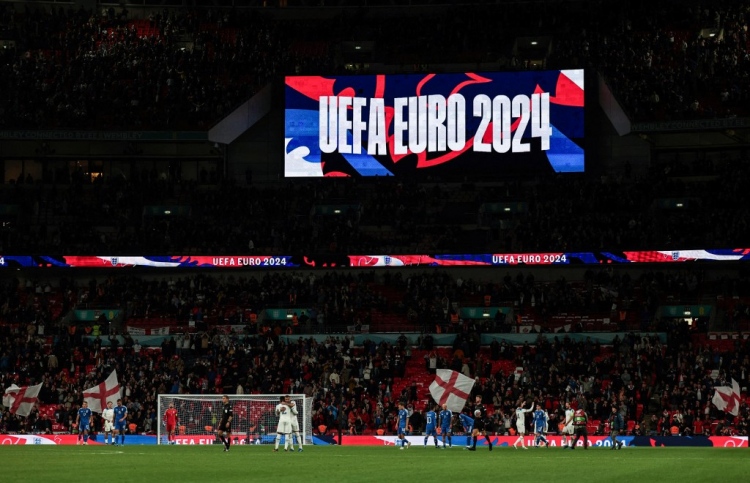 ވެމްބްލީގައި އިޓަލީ ބަލިކޮށް އިނގިރޭސީން ޔޫރޯ އަށް