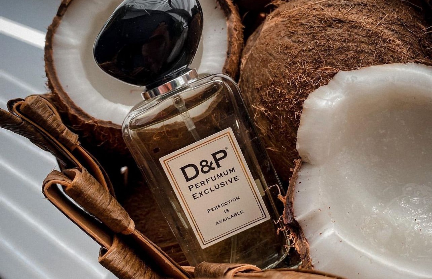 ޑީ އެންޑް ޕީ ޕާފިއުމަމް ފުޅިއެއް. އެ ބްރޭންޑްގެ ގިނަ އަދަދެއްގެ ސެންޓުފުޅި އެ ފިހާރައިން ލިބެން ހުރޭ. -- ފޮޓޯ: ޑީ އެންޑް ޕީ ޕާފިއުމަމް