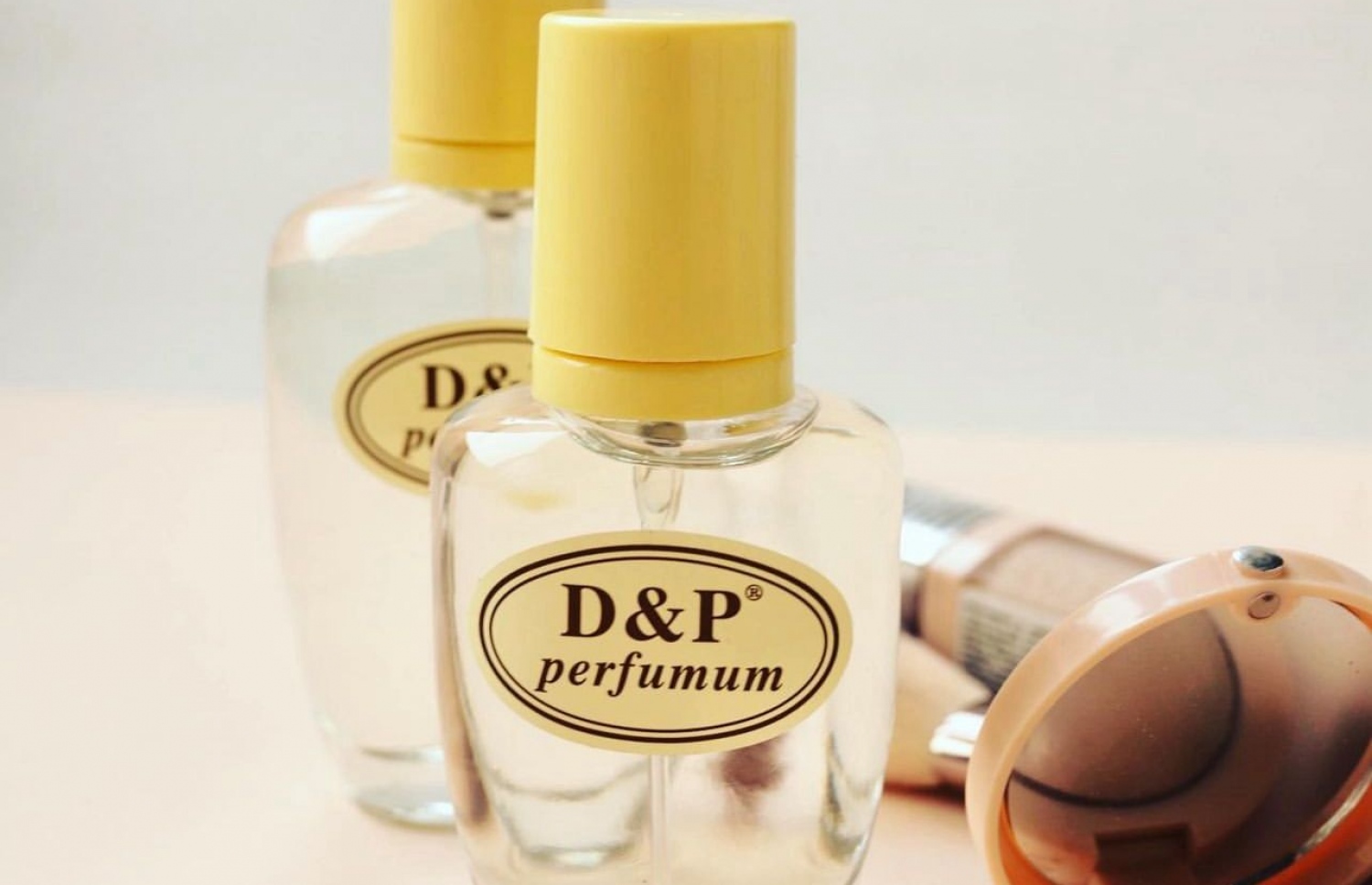 ޑީ އެންޑް ޕީ ސެންޓު ފުޅިއެއް: އެ ބްރޭންޑުގެ 50 އެމްއެލް އާއި 100 އެމްއެލްގެ ފާފިއުމް ހުރޭ. -- ފޮޓޯ: ޑީ އެންޑް ޕީ