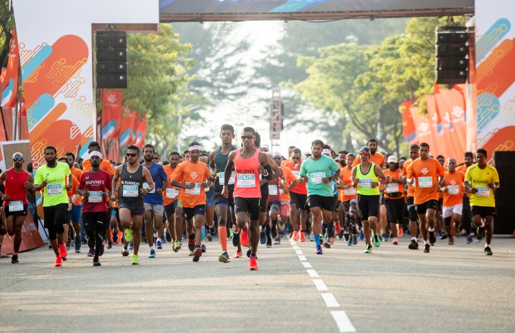 ދިރާގު ރޯޑު ރޭހުގެ ރަނިންކްލިނިކެއް އެލީޓް ރަނާސްއާއެކު