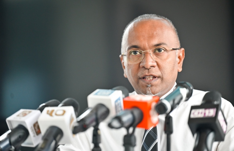 ޑިމޮކްރެޓުން މަޖިލީހުގެ ހުރިހާ ގޮނޑިއަކަށް ވާދަކުރަނީ