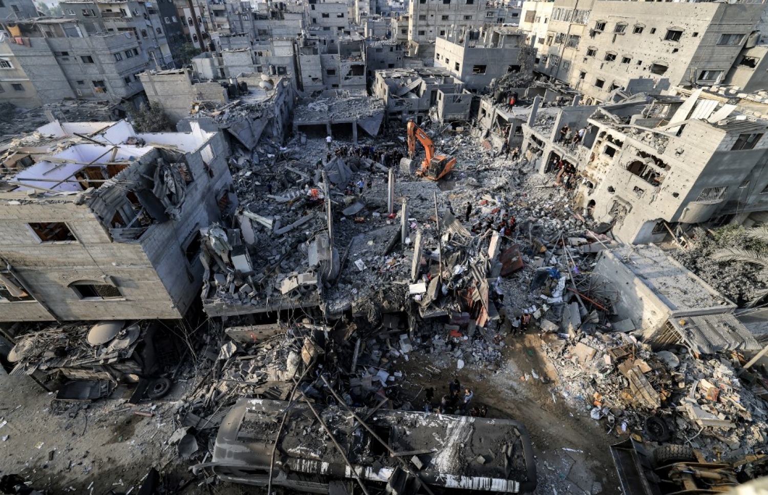 އިޒްރޭލުގެ ހަމަލާއެއްައި ގާޒާގެ އިމާރާތްތައް ބިމާ ހަމަވެފައި