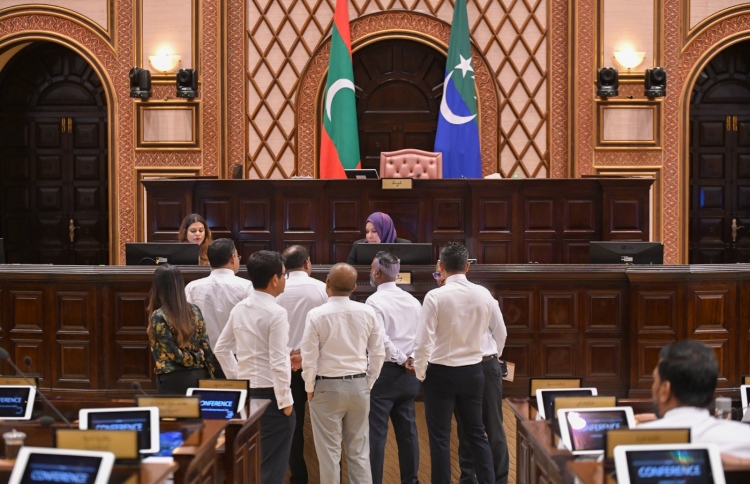 މަޖިލިސް ހަމަނުޖެހުމުގައި ޖިނާއީ ކުށް ބަލަން ގޮވާލައިފި