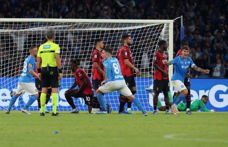 ނަޕޯލީން ފަހަތުން އަރައި މިލާން ހުއްޓުވައިފި