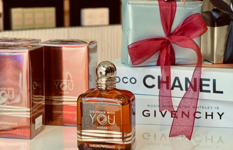 އެލް އެސްޓްރޭނޯއިން ސެންޓު ގަނެގެން ކާރެއް ދެނީ