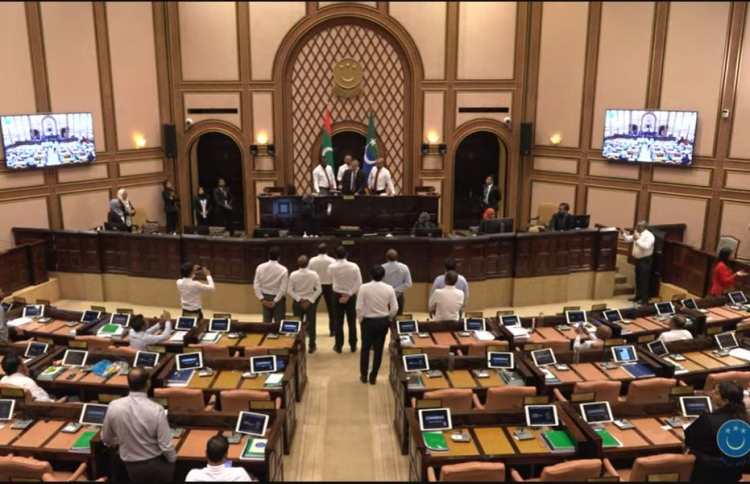 ޖަލްސާ ފެށިޔަ ނުދީ އިހުތިޖާޖު ކުރަނީ!