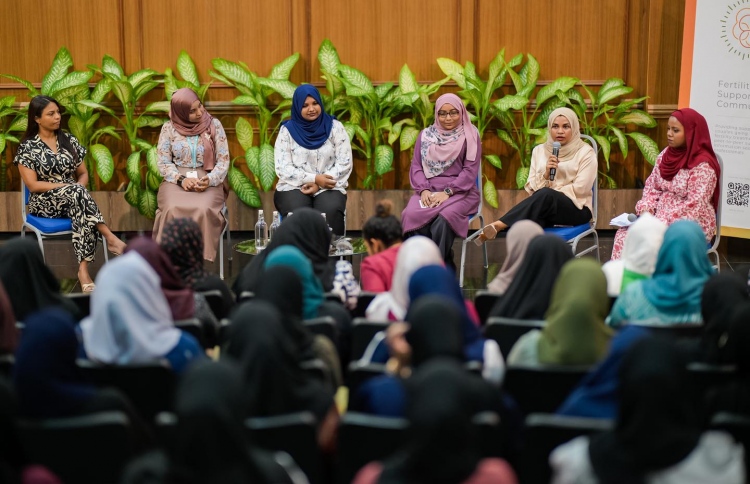 ގިނަ އަންހެނުން ފަލަކޮށް ތިބެނީ ގިނައިން ކާތީއެއްނޫން