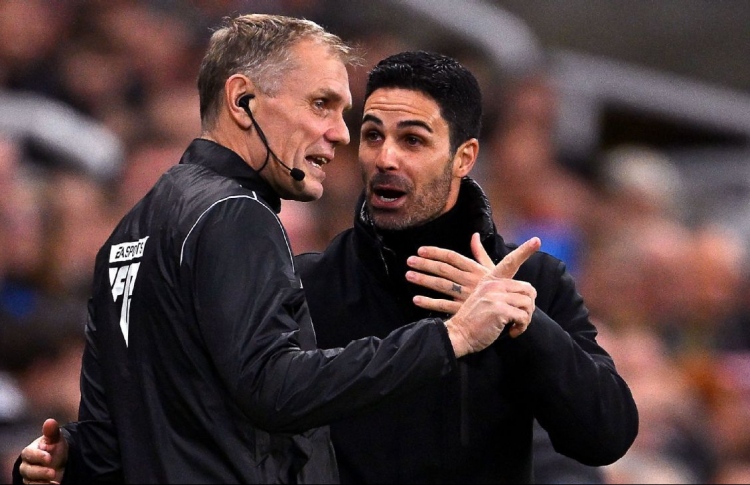 ނިއުކާސަލްއިން ޖެހީ ގޯލެއް ކަމަށް އާޓެޓާ ގަބޫލެއްނުކުރި