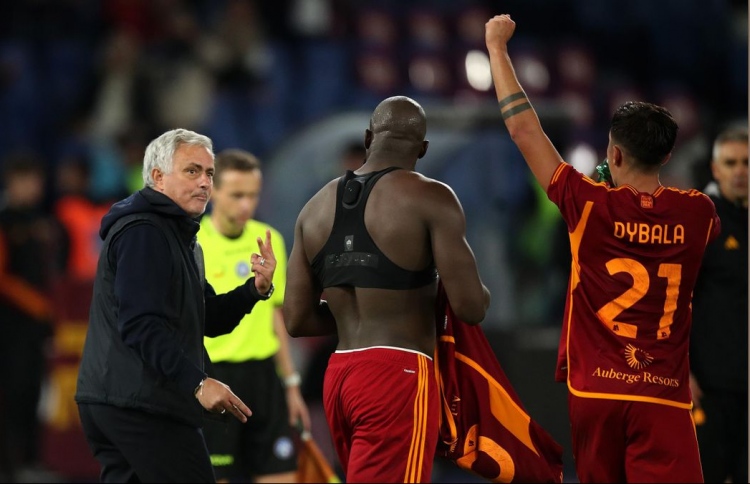 ފަހުވަގުތު ރޯމާ މޮޅުވުމުން މޮރީނިއޯއަށް ތަފާތު އުފަލެއް