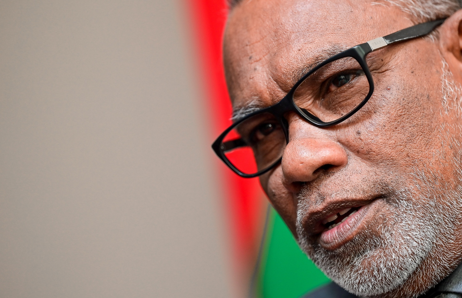 އަބްދުއްރަހީމް އިއްޔެ "މިހާރު" އަށް އިންޓަވިއު ދެއްވަނީ.---ފޮޓޯ: ފަޔާޒު މޫސާ| މިހާރު