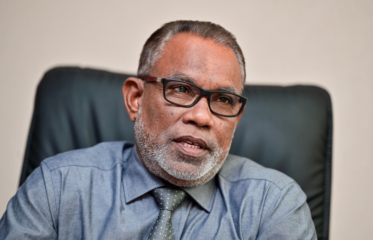 "ޖަމީލަކީ ޔާމީންގެ ދުޝްމަނެއް،ނަގަނީ ނާޖާއިޒު ފައިދާ"