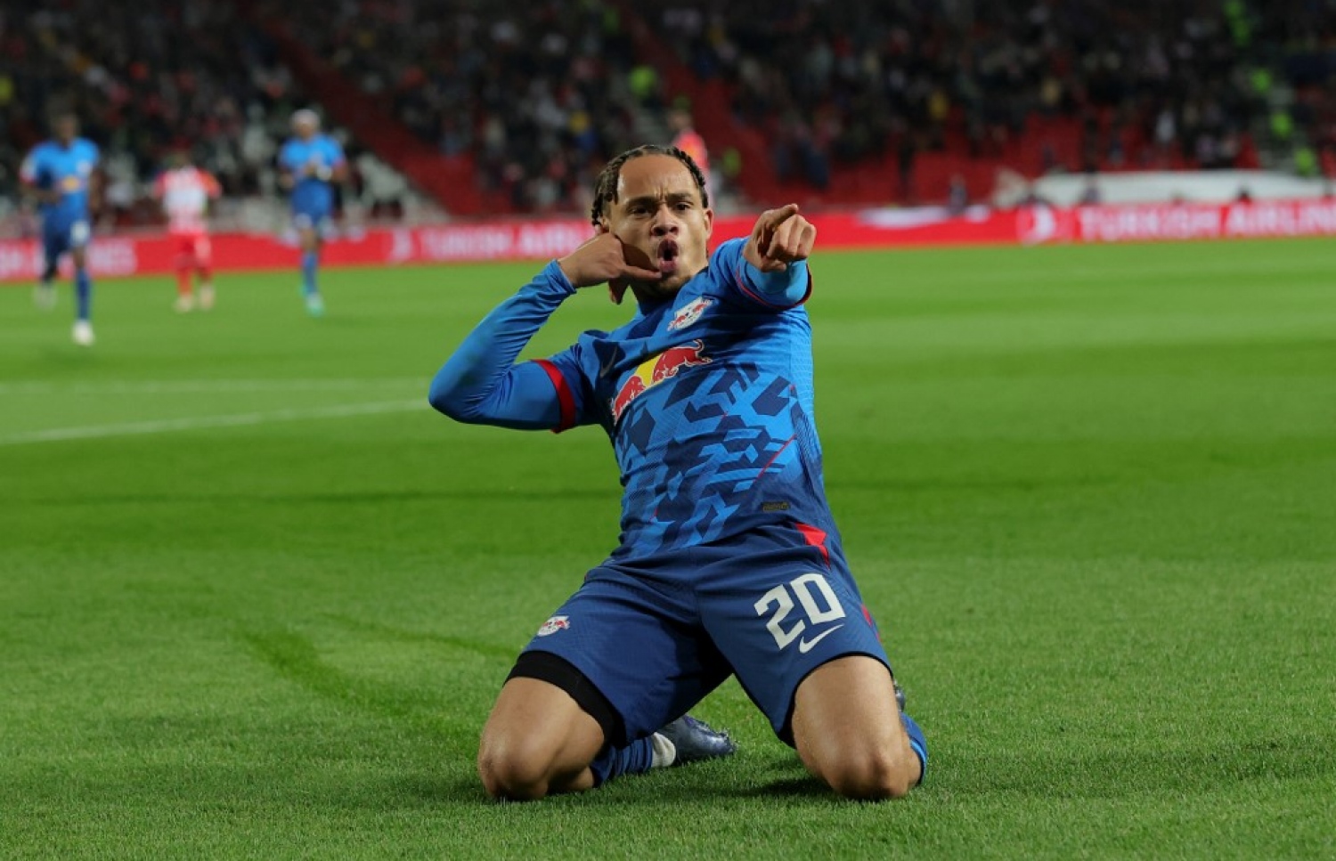 ސިމޮންސް، ލައިޕްޒިގަށް ލީޑު ނަގައިދިން ގޯލު ޖެހުމަށް ފަހު.-- ފޮޓޯ: އޭއެފްޕީ