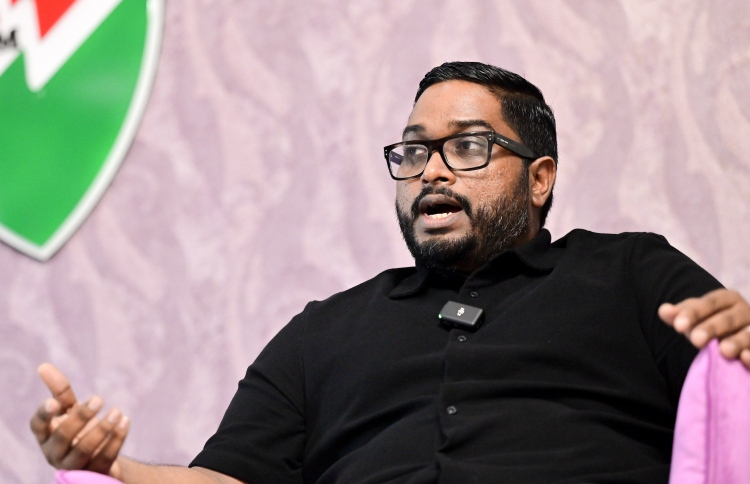 ފައިސާ ނުދެއްކުމުން ފުޓުބޯޅަސްކޫލް ބިން ވެސް އަތުލައިފި