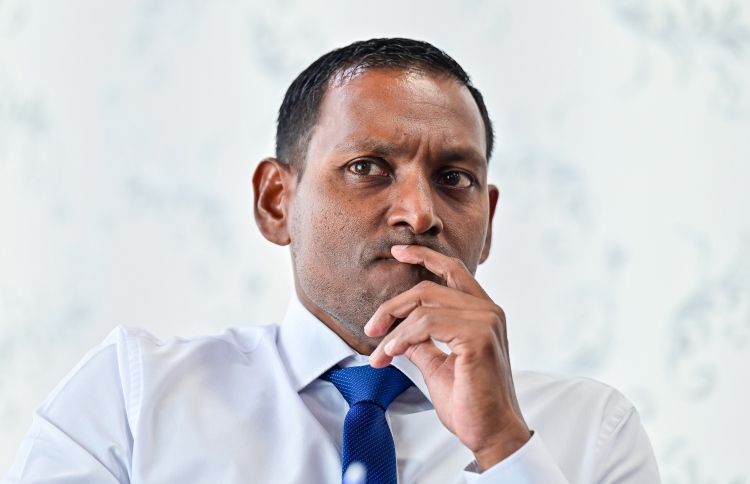 ޝަމީމަށް ހަމަލާދިނީ ފާރަލަމުންދިޔަ ދެ މީހެއް!