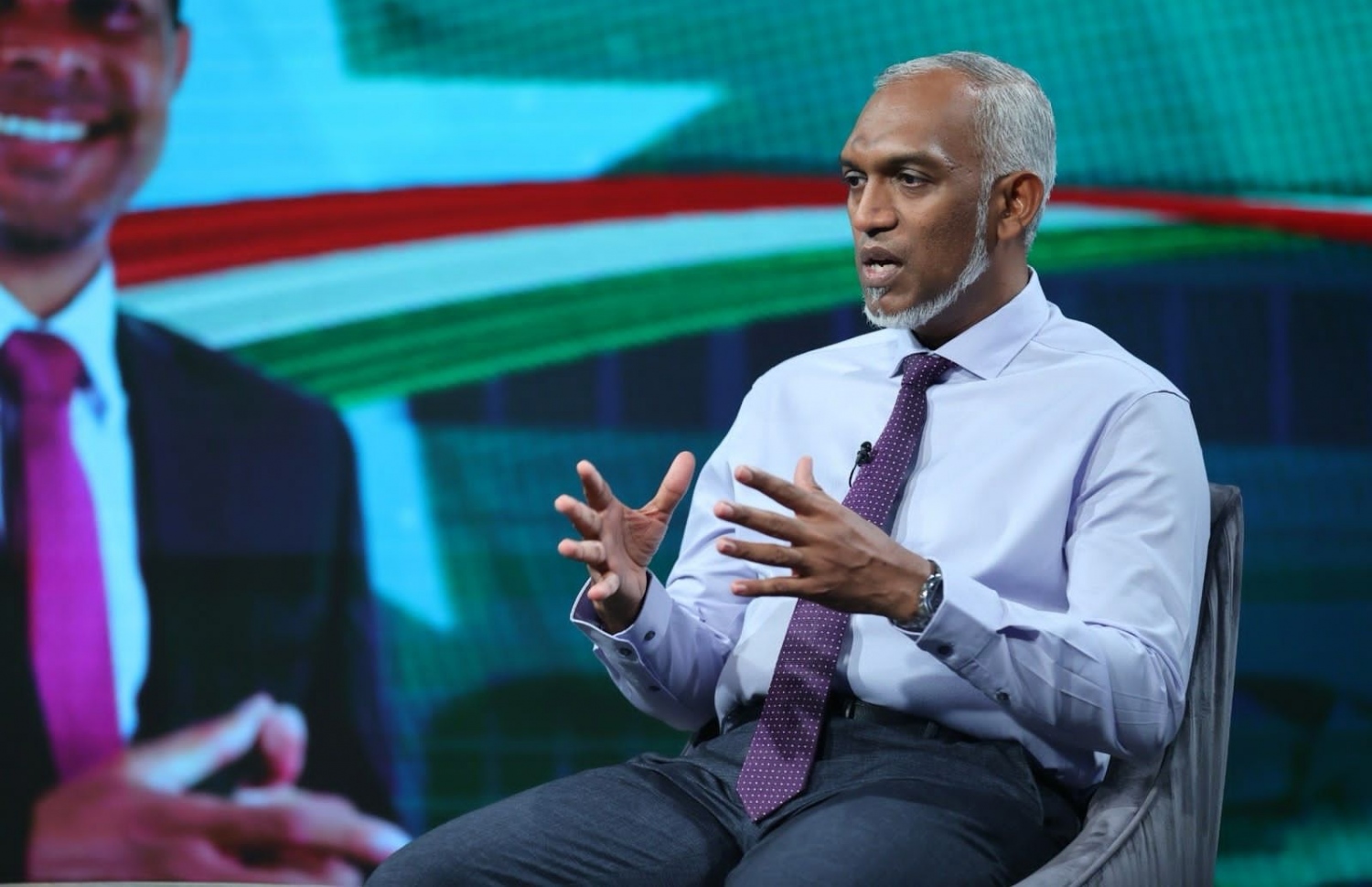 ޖުމްހޫރީ ދުވަހުގެ މުނާސަބަތުގައި އިންތިހާބީ ރައީސް ޑރ. މުހައްމަދު މުއިއްޒު ޕީއެސްއެމް އަށް އިންޓަވިއު ދެއްވަނީ.-- ފޮޓޯ: ޓީމް މުއިއްޒު