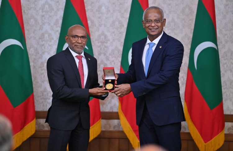 ހާރިޖީ ހިދުމަތުގެ އެންމެ މަތީ ޝަރަފު ހަލީލާއި ލަތީފަށް