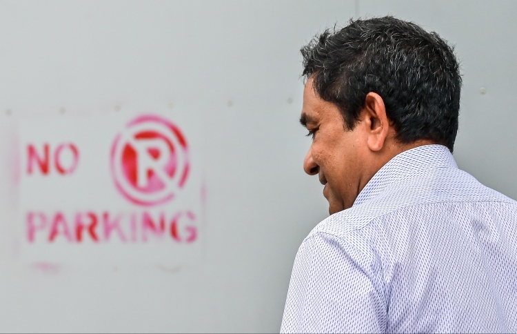 ޔާމީނަށް ދީފައިވާ ލުއިތައް ރިވިއު ކުރަނީ