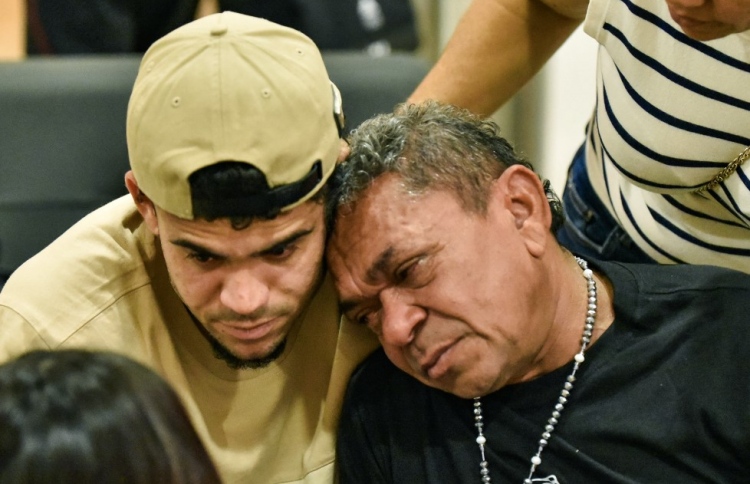 ޑިއާޒް، ކޮލަމްބިއާގައި އޭނާގެ ބައްޕައާ ބައްދަލުކޮށްފި