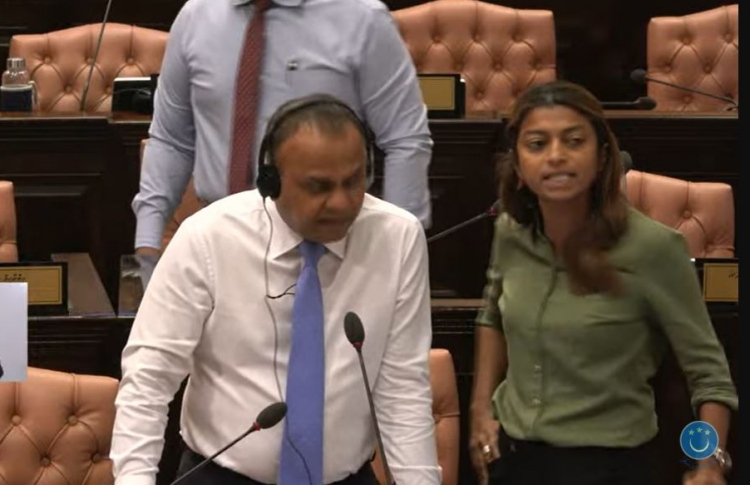 ރިޔާސަތު ހަވާލުނުކުރުމުން އީވާ ކޯފާވެއްޖެ
